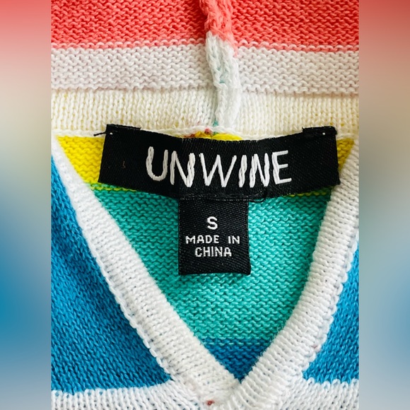 MULTI COLORED SMALL LIGHTWEIGHT HOODED SWEATER—LIKE NEW-PERFECT-OVER SIZED LOOK - Picture 5 of 13